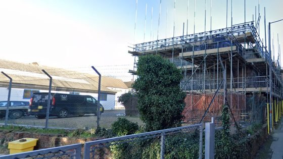 The court orders the total demolition of the controversial block