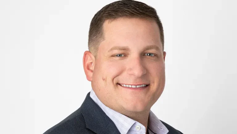 “Never give up” applies to football and construction, ex-marshal says