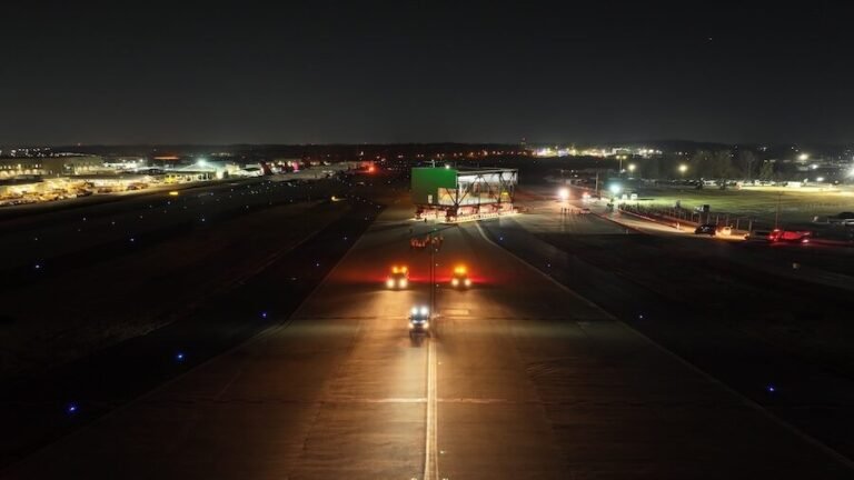 The massive expansion of airport airport in Atlanta passes in the middle of the brand