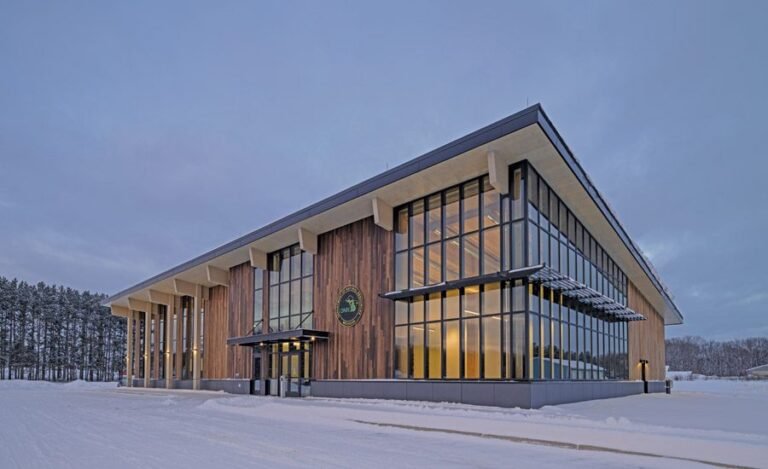 Best Government/Public Building, Award of Excellence, Sustainability: State of Michigan DNR Customer Service Center