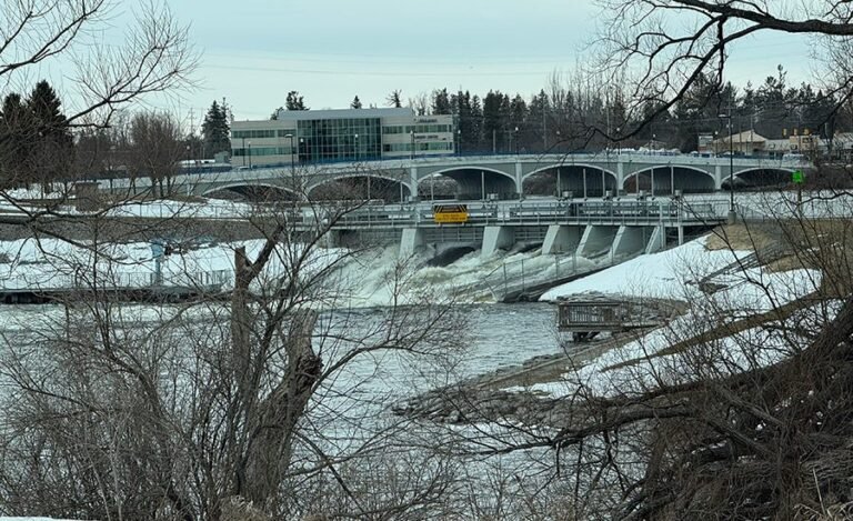 Flooding threatens dams and locks in Michigan