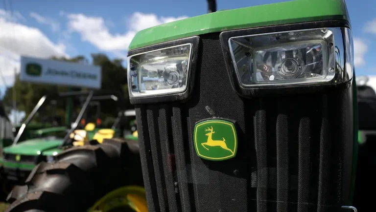 Deere settles right to remedy dispute with FTC