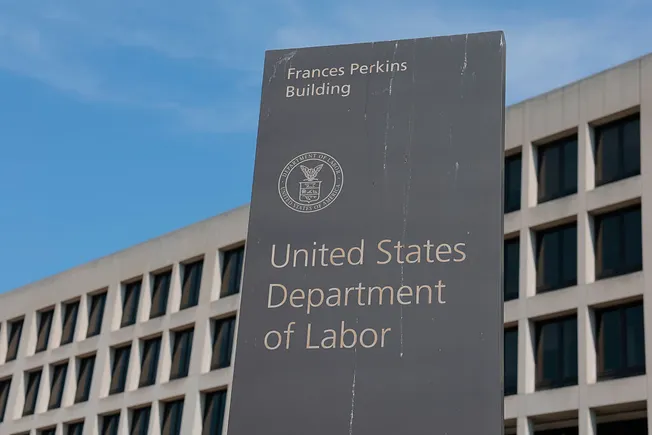 DOL to raise minimum wage to $14 an hour for federal contractors
