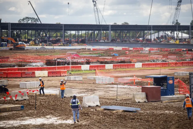 Contractor backlogs increased in September as profit prospects fell