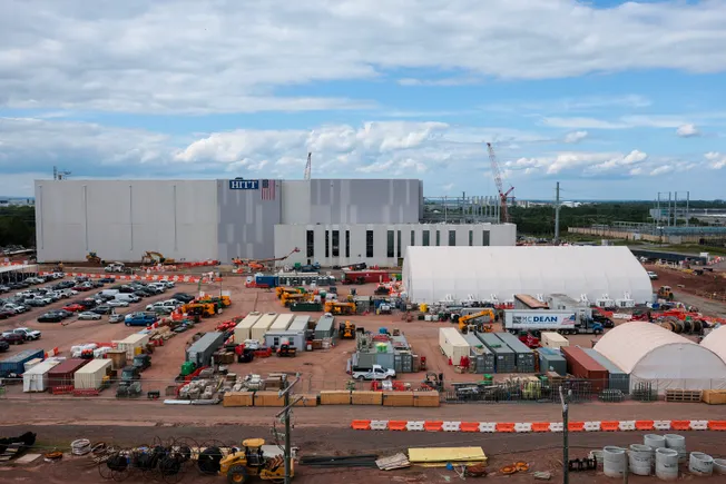 Data center construction spending rose further in August